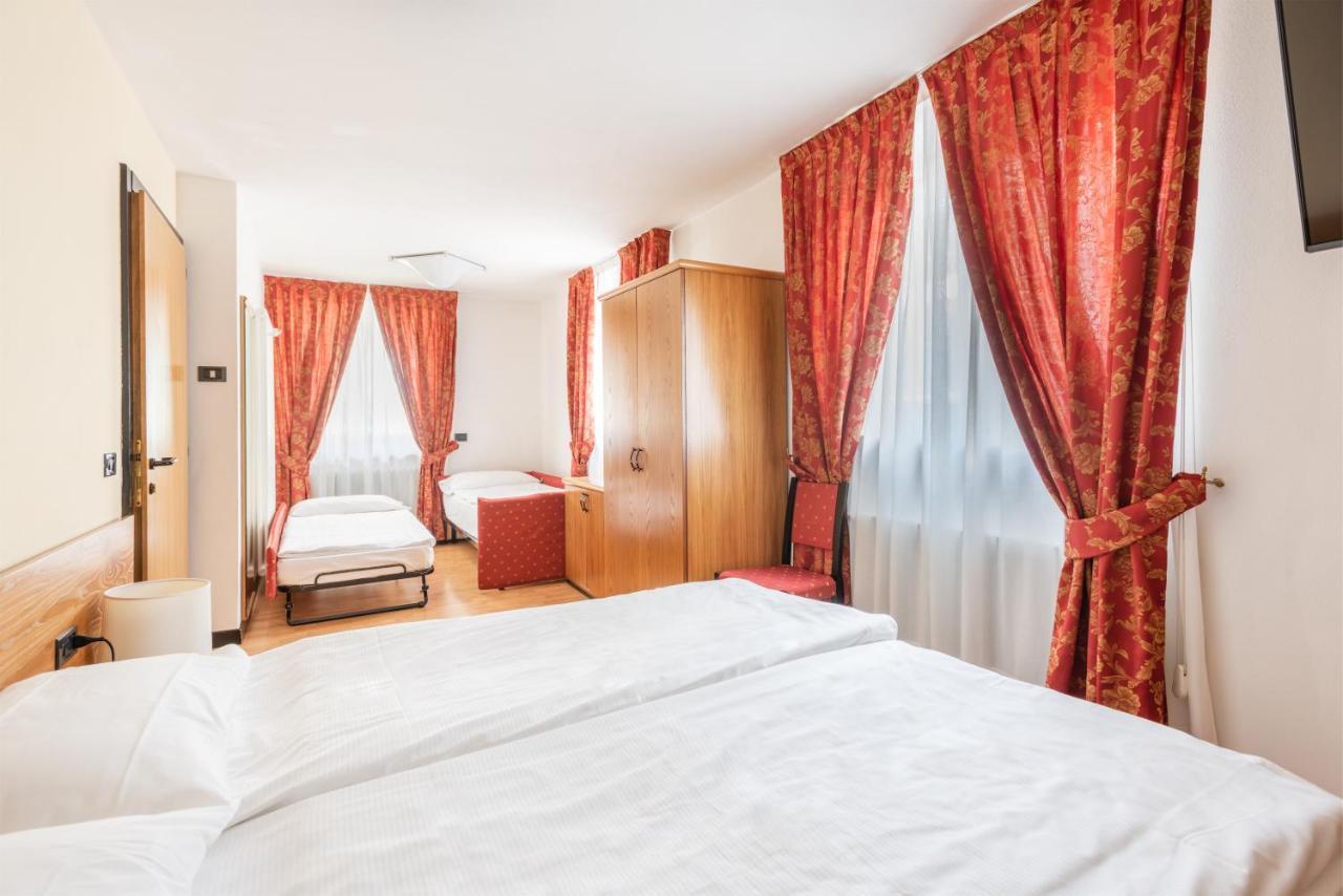Hotel Alpina مادونا دي كامبيليو المظهر الخارجي الصورة