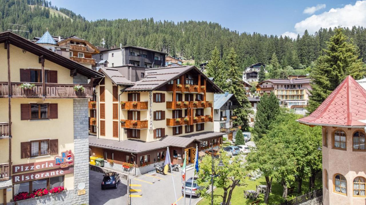 Hotel Alpina مادونا دي كامبيليو المظهر الخارجي الصورة